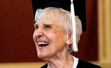 Cụ bà 90 tuổi tốt nghiệp Đại học