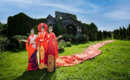 Áo dài in nổi 468 họa tiết cổ Việt Nam nhận kỷ lục Guinness